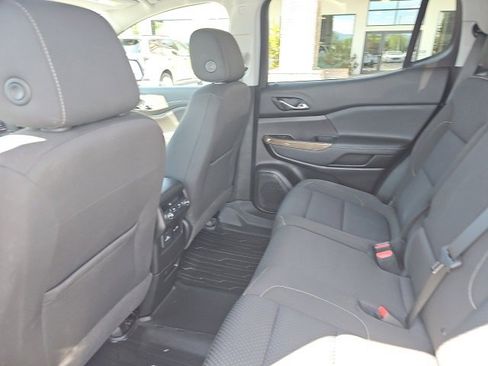 Used 2023 GMC Acadia SLE image 8