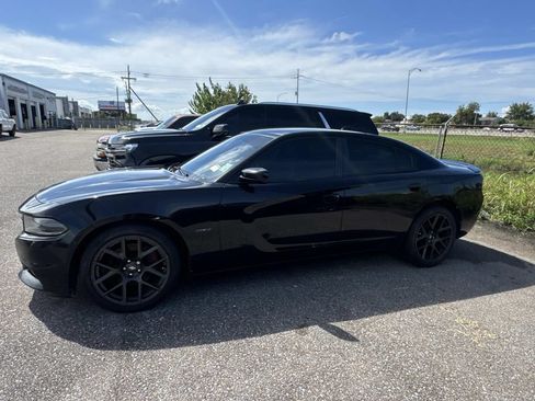 Used 2018 Dodge Charger R/T RWD image 5