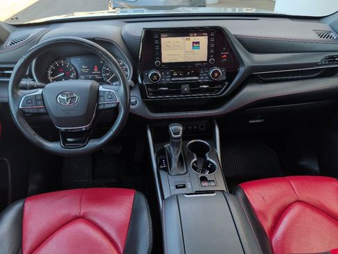 Used 2021 Toyota Highlander XSE FWD image 17