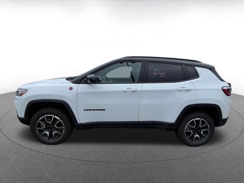 Used 2025 Jeep Compass Trailhawk AWD/4WD image 8