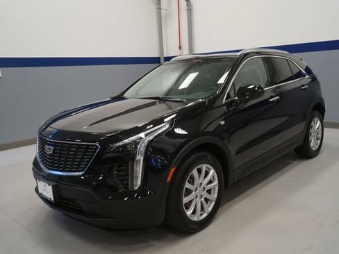 Used 2022 Cadillac XT4 Luxury w/ Cold Weather Package image 1