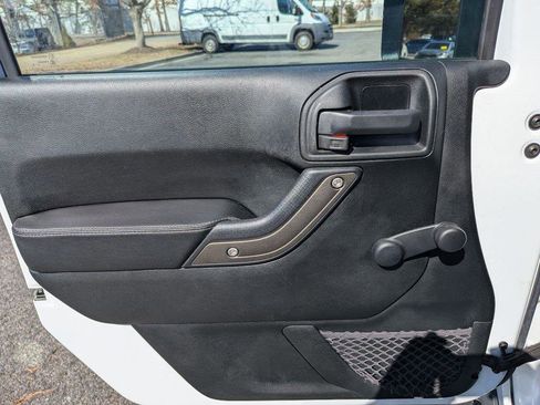 Used 2018 Jeep Wrangler Unlimited Sport image 16