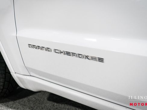 Used 2015 Jeep Grand Cherokee Overland AWD/4WD image 13