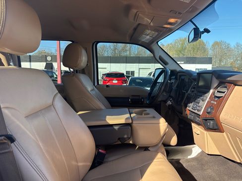 Used 2013 Ford F350 Lariat w/ Lariat Interior Pkg image 11