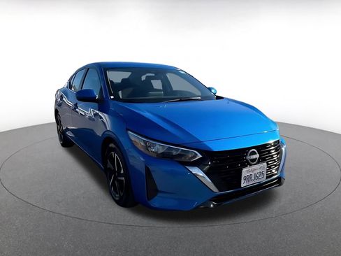 Used 2025 Nissan Sentra SV image 3