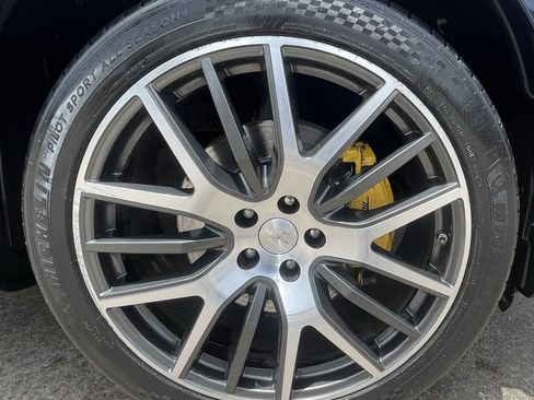 Used 2019 Maserati Levante GranLusso image 16