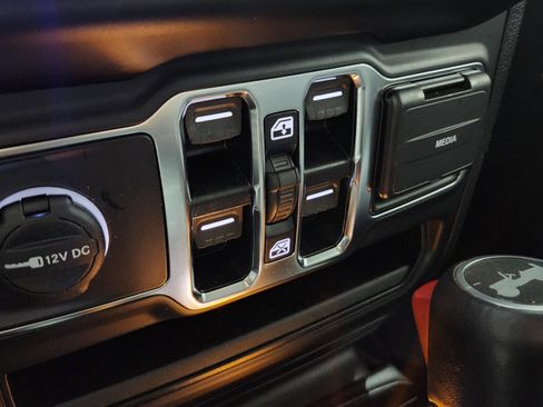 Used 2021 Jeep Wrangler Unlimited Sahara w/ Cold Weather Group image 28