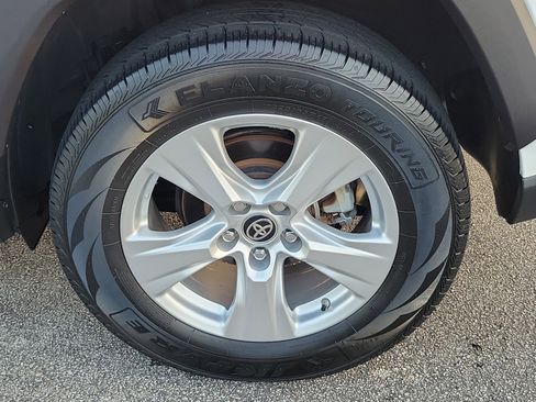 Used 2019 Toyota RAV4 XLE image 8