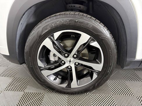 Used 2024 Chevrolet Trax RS w/ Sunroof Package FWD image 9