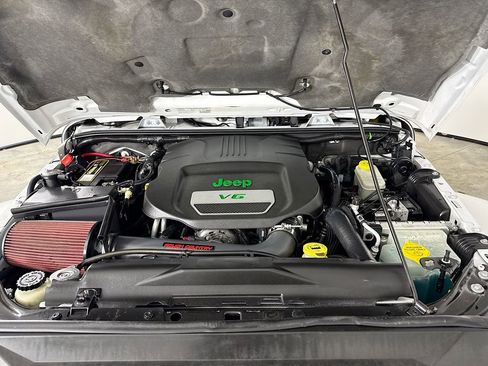 Used 2014 Jeep Wrangler Unlimited Sahara image 29