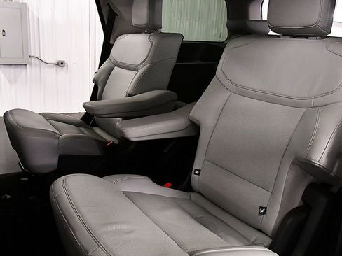 Used 2025 Ford Expedition Platinum AWD/4WD image 31
