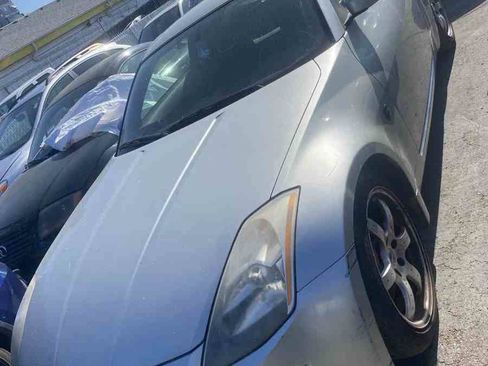 Used 2004 Nissan 350Z Track w/ Cargo Convenience Pkg RWD image 3