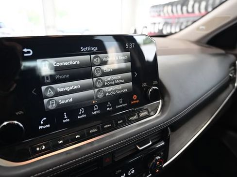 Used 2021 Nissan Rogue Platinum FWD image 17