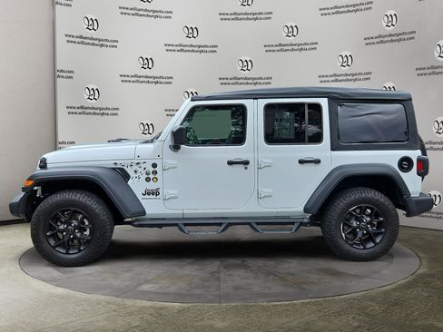 Used 2024 Jeep Wrangler Unlimited Sport AWD/4WD image 2