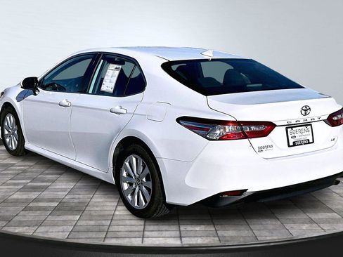 Used 2020 Toyota Camry LE image 4