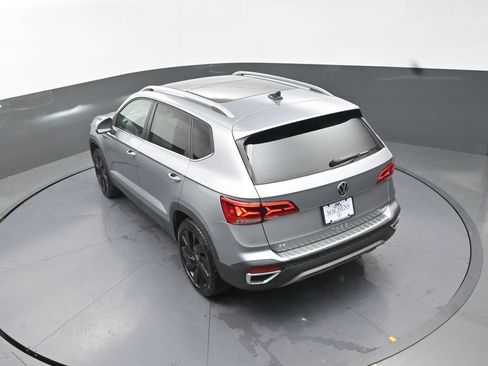 Used 2024 Volkswagen Taos SE w/ Panoramic Sunroof Package AWD/4WD image 19