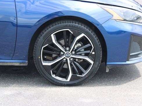Used 2024 Nissan Altima 2.5 SR FWD image 12