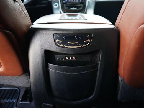 Used 2016 Cadillac Escalade Luxury image 36