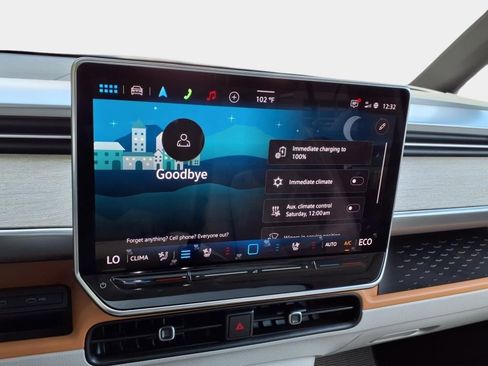 Used 2025 Volkswagen ID. Buzz Pro S Plus image 17