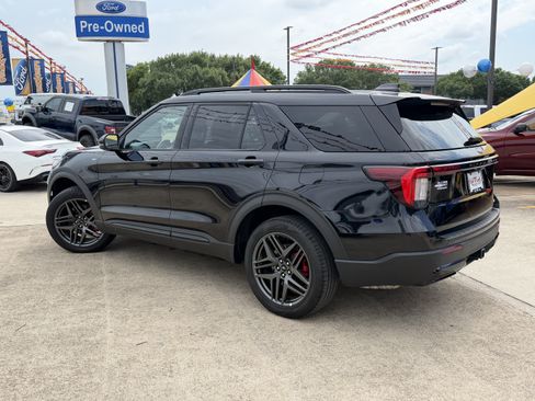Used 2025 Ford Explorer ST-Line w/ ST-Line Street Pack AWD/4WD image 9