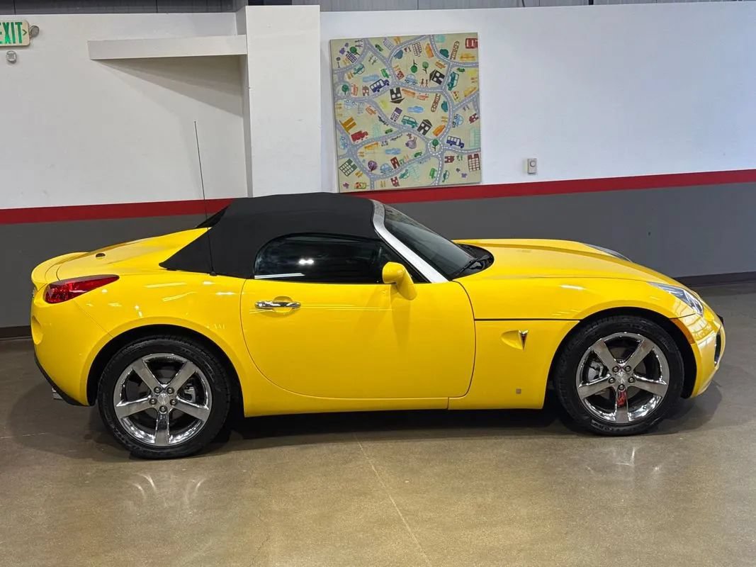 Used 2007 Pontiac Solstice GXP w/ Premium Package RWD image 40