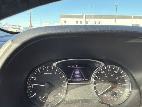 Used 2018 Nissan Pathfinder SL AWD/4WD image 10