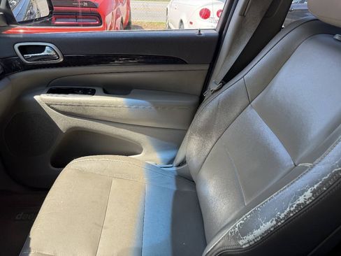 Used 2011 Jeep Grand Cherokee Laredo AWD/4WD image 19