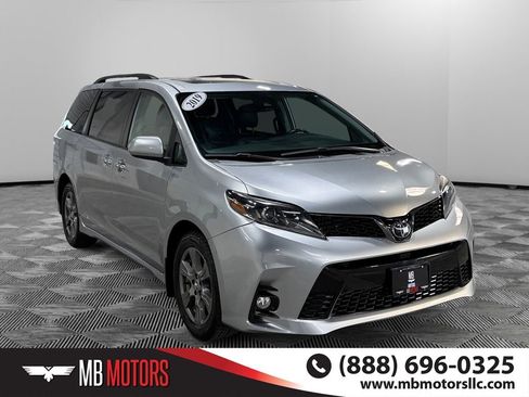 Used 2019 Toyota Sienna SE AWD/4WD image 1