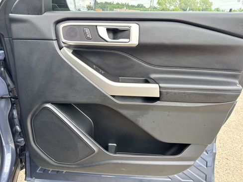 Used 2021 Ford Explorer XLT w/ Equipment Group 202A RWD image 13