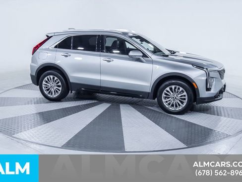 Used 2025 Cadillac XT4 Premium Luxury FWD image 10