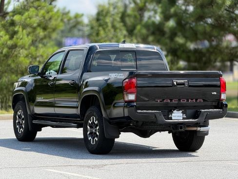 Used 2019 Toyota Tacoma TRD Off-Road w/ Technology Package RWD image 10