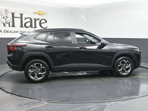 Used 2025 Chevrolet Trax LT FWD image 37