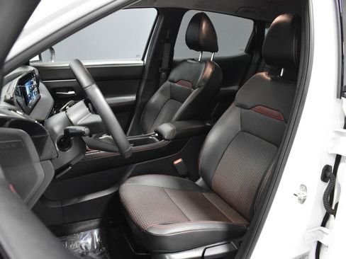 Certified 2025 Nissan Kicks SR AWD/4WD image 5