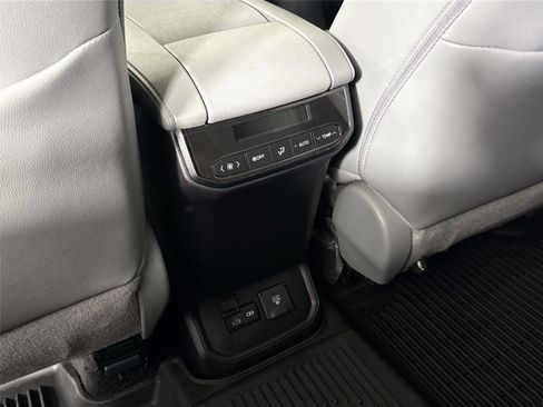 Certified 2026 Toyota Highlander Limited AWD/4WD image 40