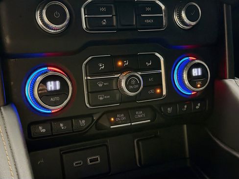 Used 2024 GMC Yukon XL AT4 w/ AT4 Premium Plus Package image 10