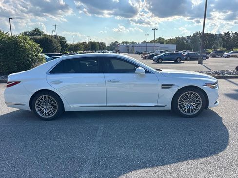 Used 2021 Genesis G90 3.3T Premium RWD image 2