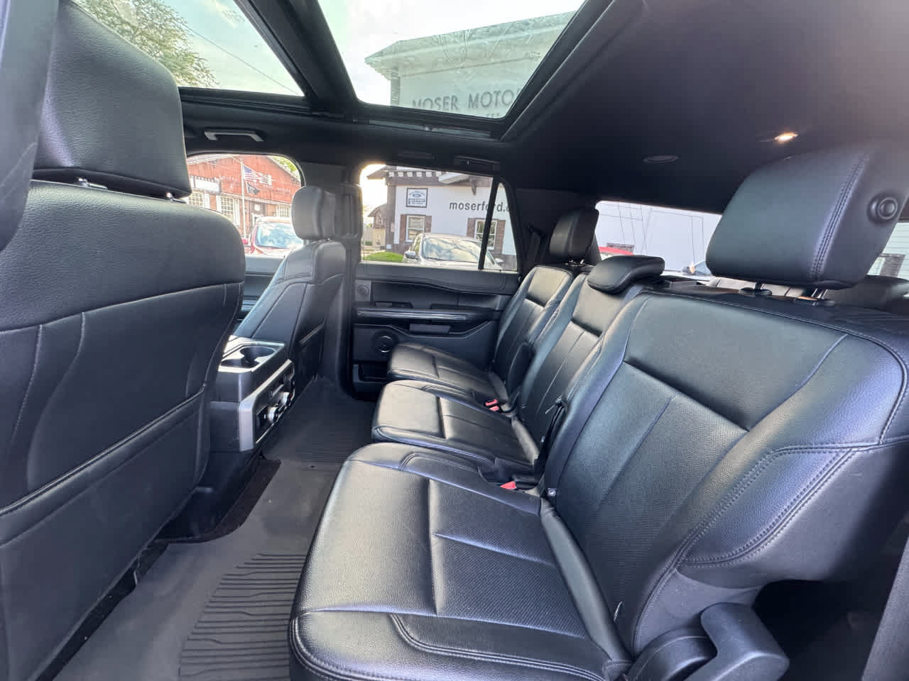 Used 2019 Ford Expedition Max XLT w/ Equipment Group 202A AWD/4WD image 3