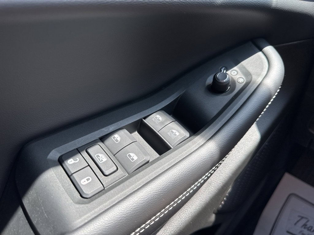 Certified 2025 Jeep Grand Cherokee Altitude AWD/4WD image 8