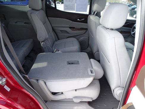 Used 2023 GMC Acadia AWD SLE image 42