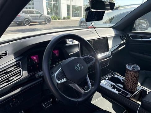 Used 2024 Volkswagen Atlas Cross Sport SEL R-Line image 4