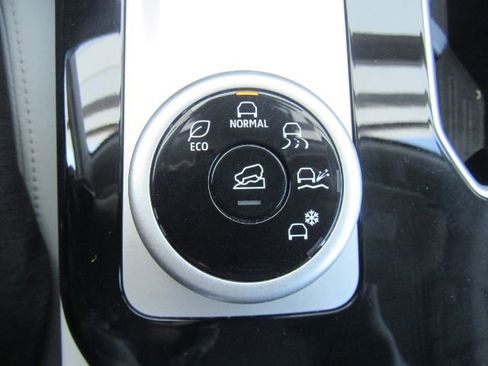 Used 2025 Mitsubishi Outlander SE image 49