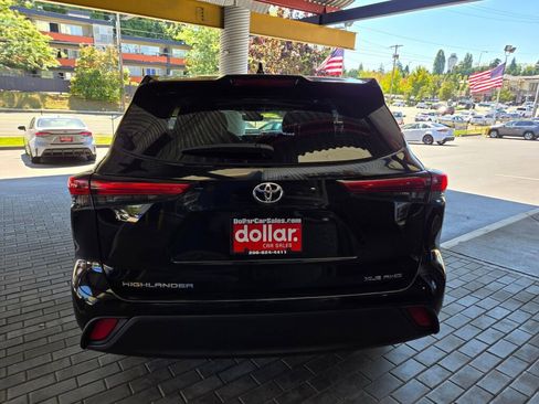 Used 2023 Toyota Highlander XLE image 6