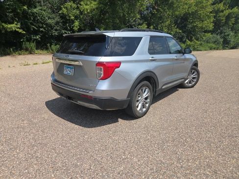 Used 2023 Ford Explorer XLT w/ Equipment Group 202A AWD/4WD image 14