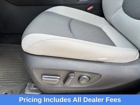Used 2021 Toyota RAV4 XLE AWD/4WD image 27