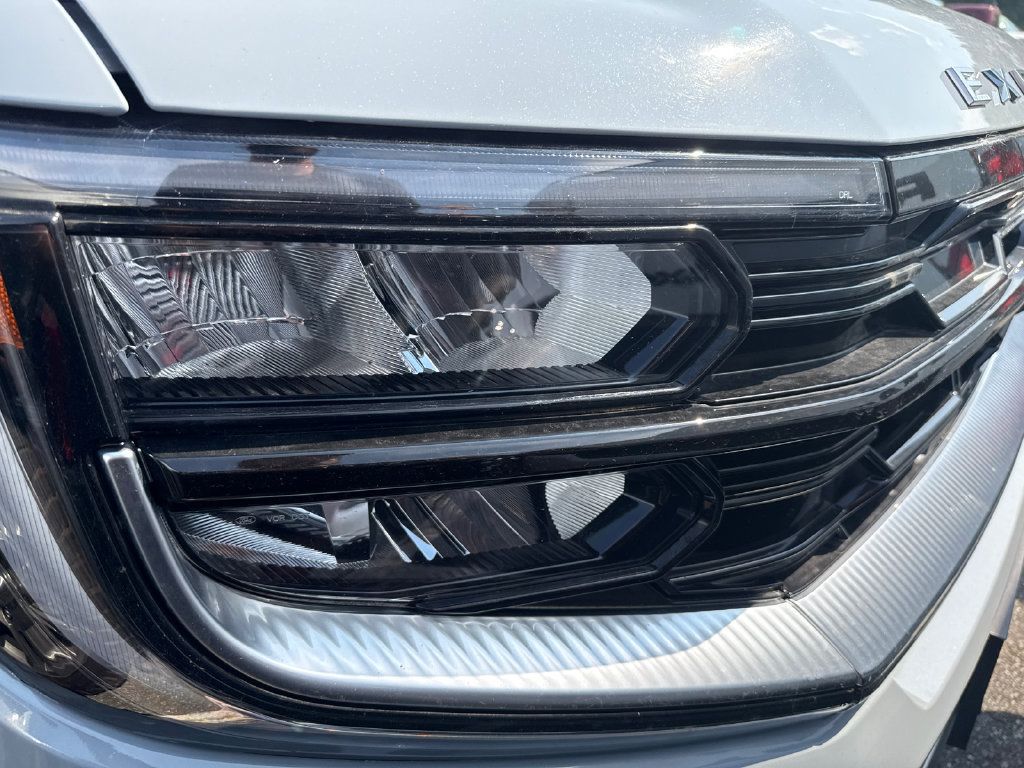 Used 2025 Ford Expedition Platinum w/ Driver's Package AWD/4WD image 3