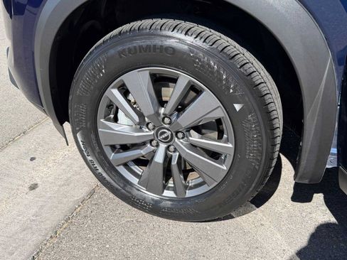Used 2025 Nissan Pathfinder SV FWD image 35