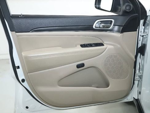 Certified 2021 Jeep Grand Cherokee Limited w/ Luxury Group II AWD/4WD image 16