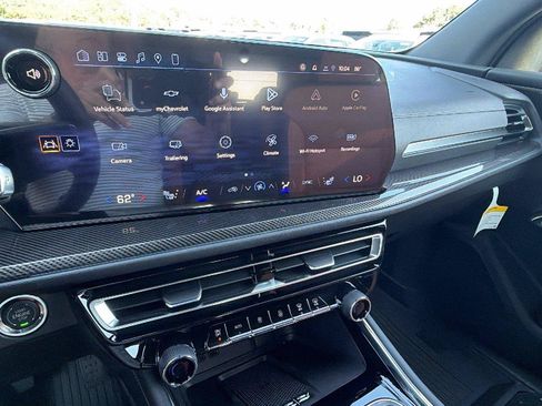 New 2027 Chevrolet Traverse Z71 w/ Driver Confidence Package AWD/4WD image 28