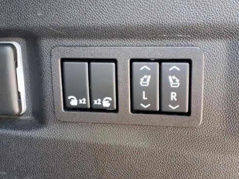 Used 2023 GMC Yukon Denali Ultimate image 12