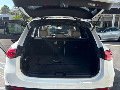 Used 2025 Mercedes-Benz GLC 350e 4MATIC image 10